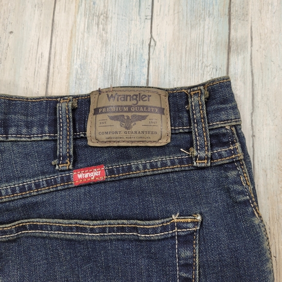 Wrangler Classic Blue Denim Jeans - Picture 9 of 11